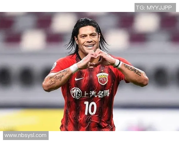 以足球场上如狮般英勇的球星为例，探讨他们的领导力与竞技精神