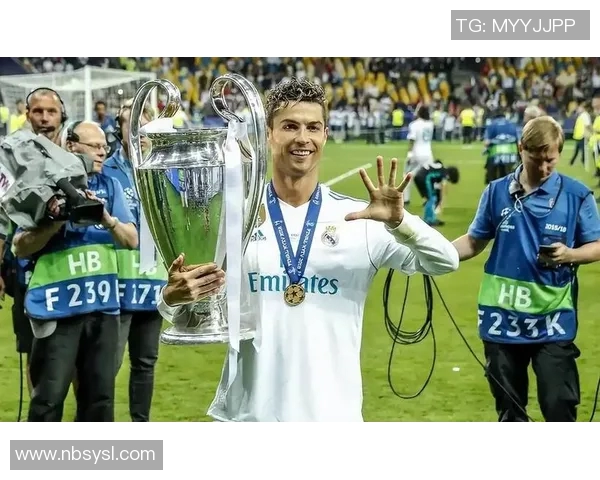 历届足球巨星综合排名及历史影响力分析大全